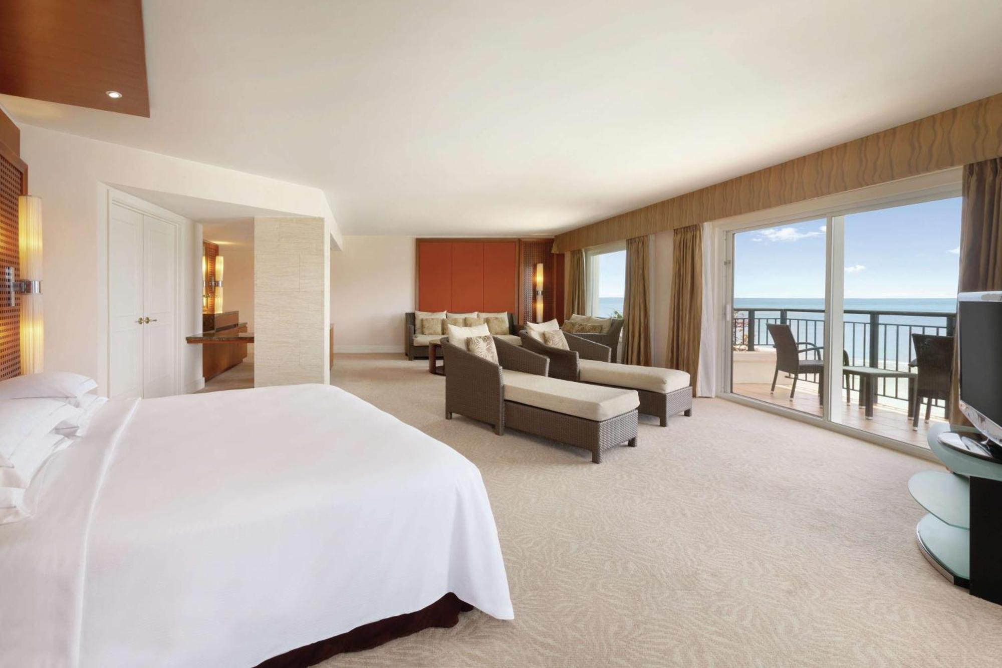 Hilton Guam Resort & Spa Tumon Exterior photo
